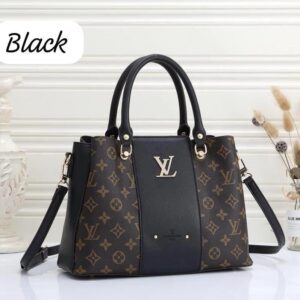 Chic Black Plain Handbag – Elegant & Functional